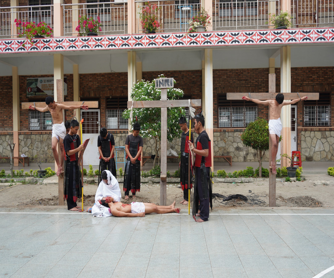 “Bersama Menapaki Jalan Salib dalam Iman”